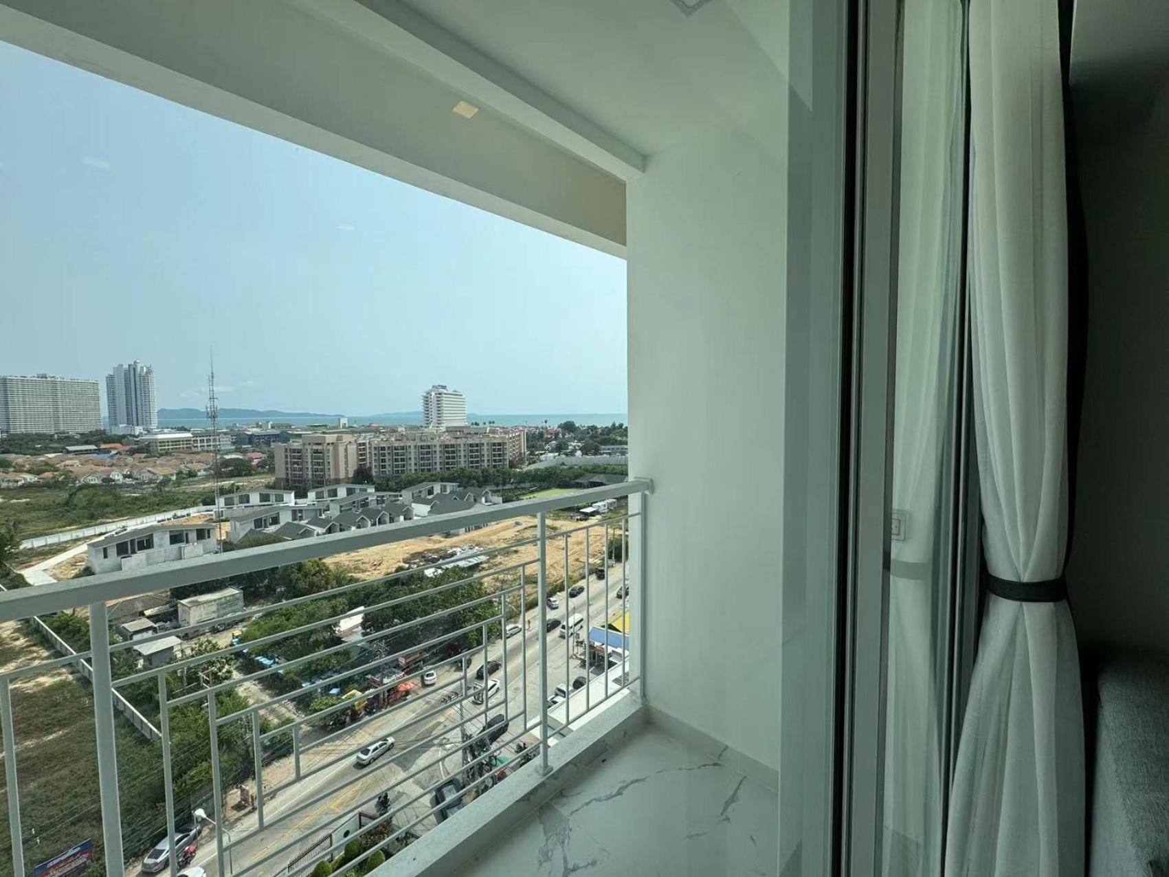 The Empire Chic Residence Jomtien & Yahaha Esterno foto